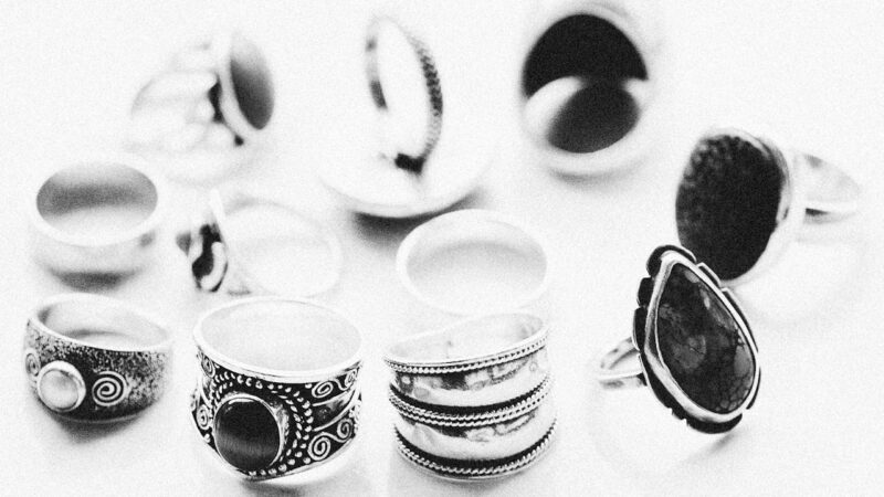 枚方市で銀買取なら今がチャンス！銀の価格高騰の理由と高く売るコツ